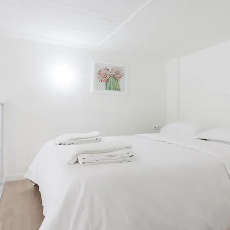 Relax In This Funky Loft Next To Metro! Athens Exterior photo