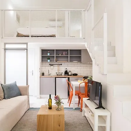 Relax In This Funky Loft Next To Metro! Athens Exterior photo