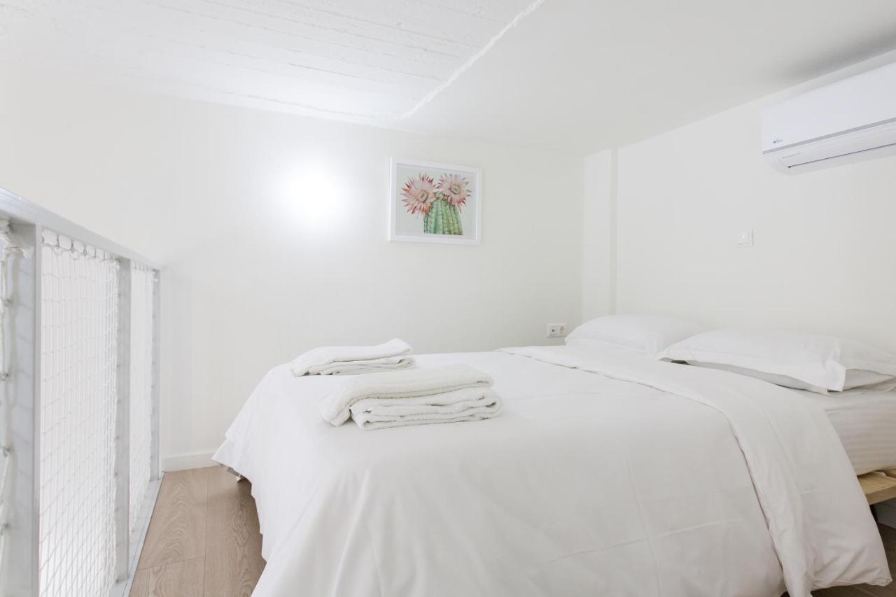 Relax In Funky Loft Next To Metro! *