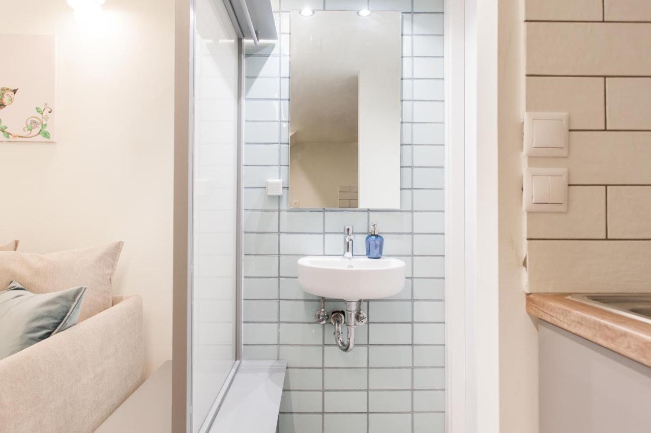 Relax In Funky Loft Next To Metro! *